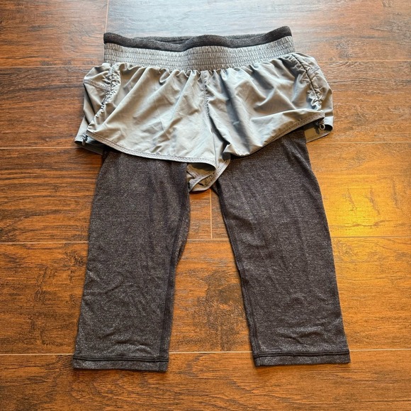 Athleta Pants - ATHLETA Skirted Leggings Gray Black Athletic Running Hiking XS Inside Pocket Zip